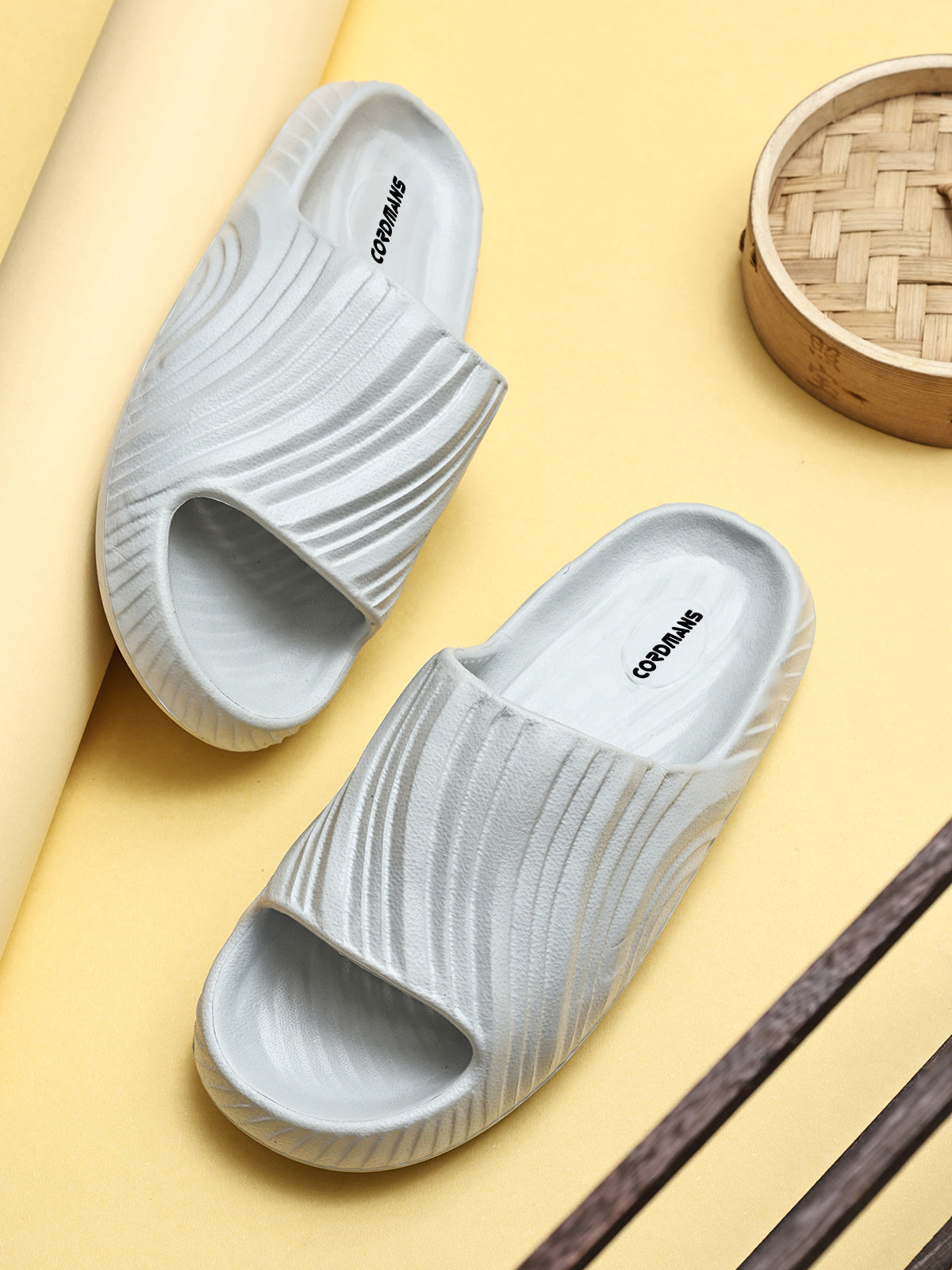 Men’s White Comfort Slides – Lightweight Slip-on Slippers for Everyday Casual Wear